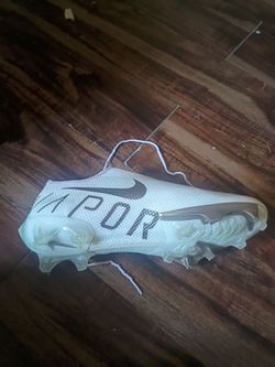 Nike Vapor Football Cleat