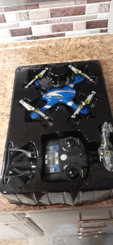 10" DRONE NATIONAL GEOGRAPHIC QUADCOPTER DRONE READ BELOW