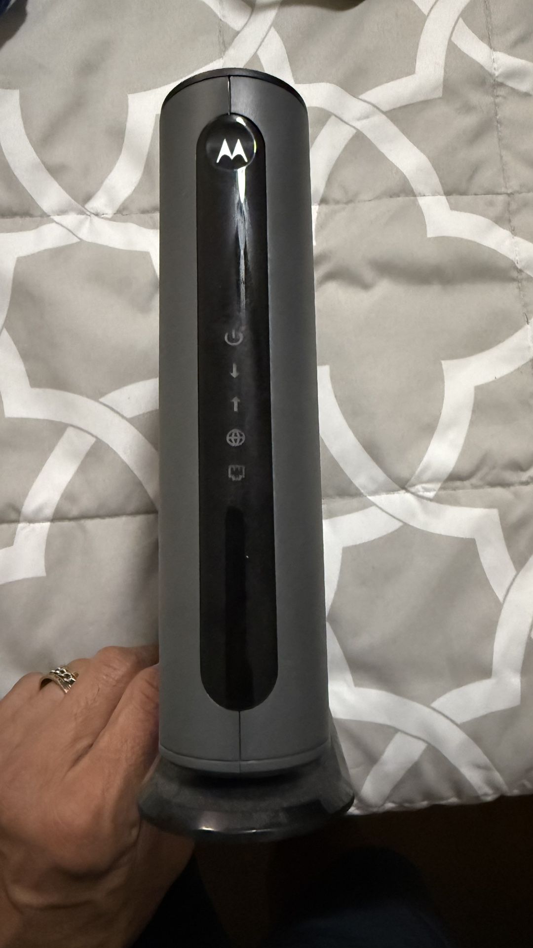 DOCSIS 3.1 Cable Modem Motorola Model: MB8600