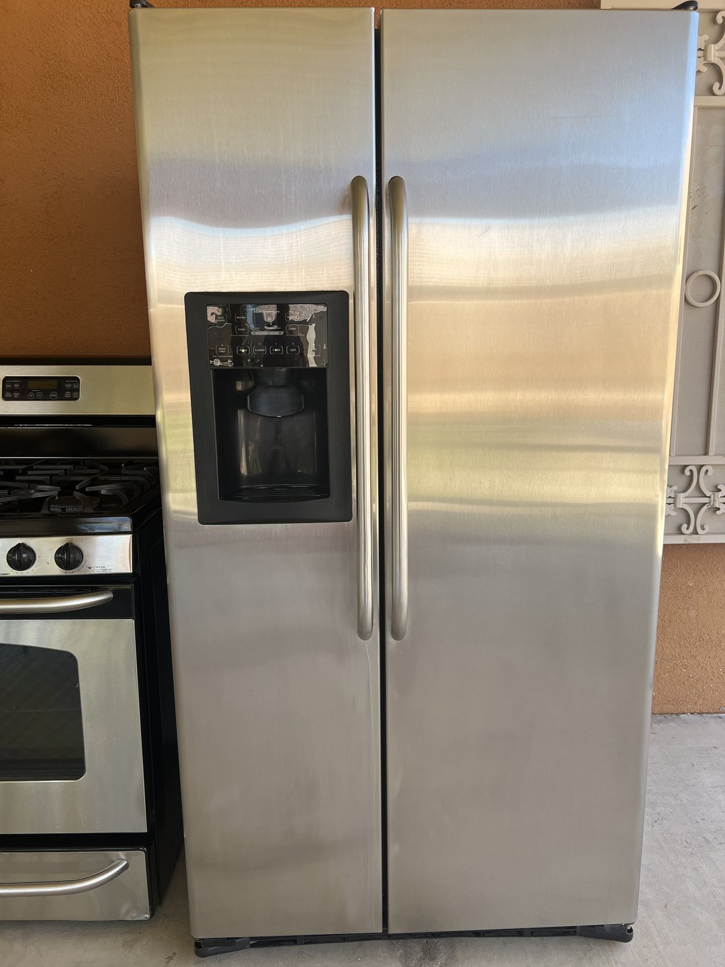 GE Refrigerator And Stove!