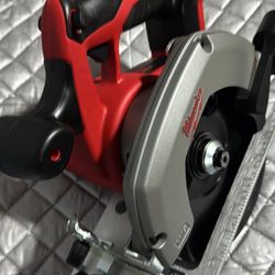 Milwaukee M18 6 1/2 Circular Saw 