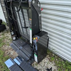 Wheel Chair Lift GMC Savannah