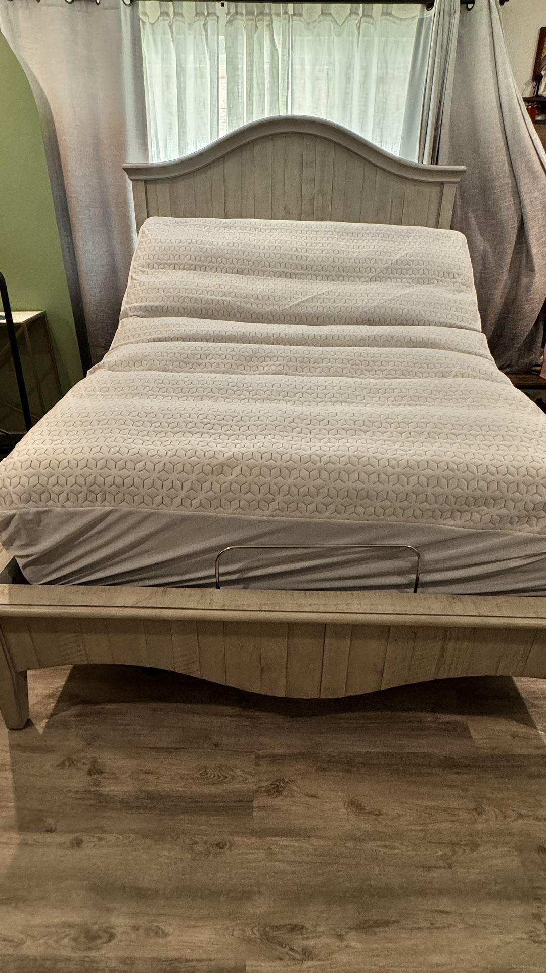 Recliner Queen Bed 