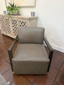 Swivel chair all leather