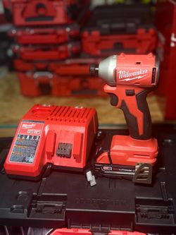 Milwaukee M18 18-Volt Lithium-lon Compact Brushless Cordless 1/4 in. Impact Driver Kit with One 1.5 Ah Battery, Charger & Tool Bag