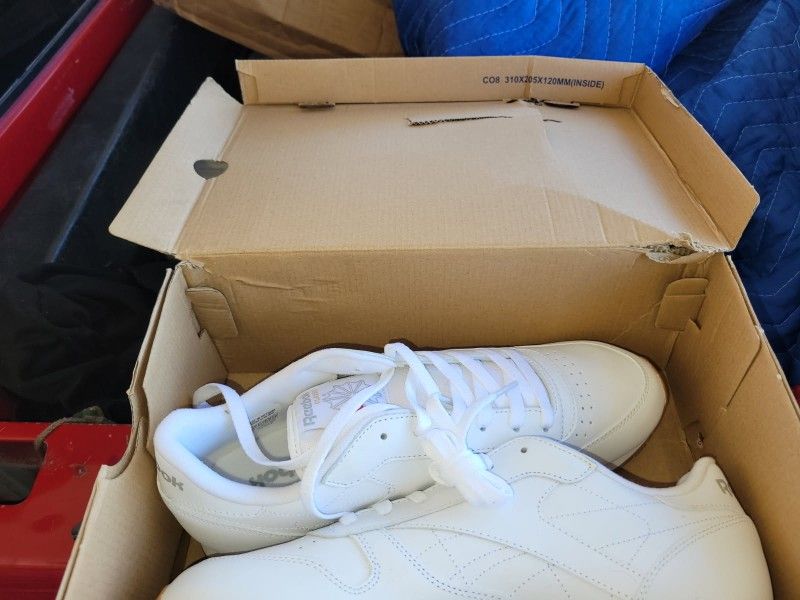 Women's Size 11 New Reeboks