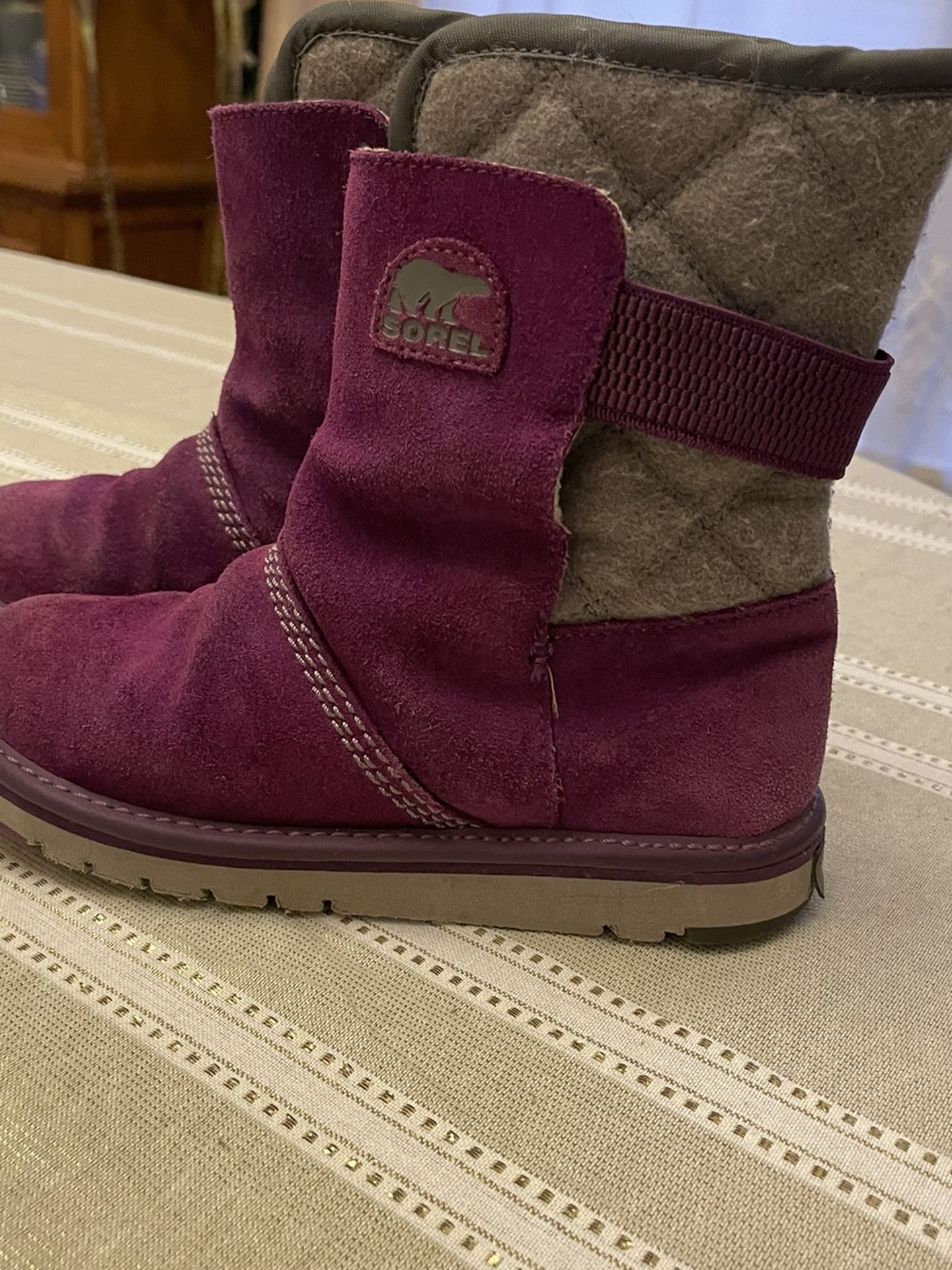 Sorel Purple/Gray Suede Winter boots ,snow shoes girls size 3 youth