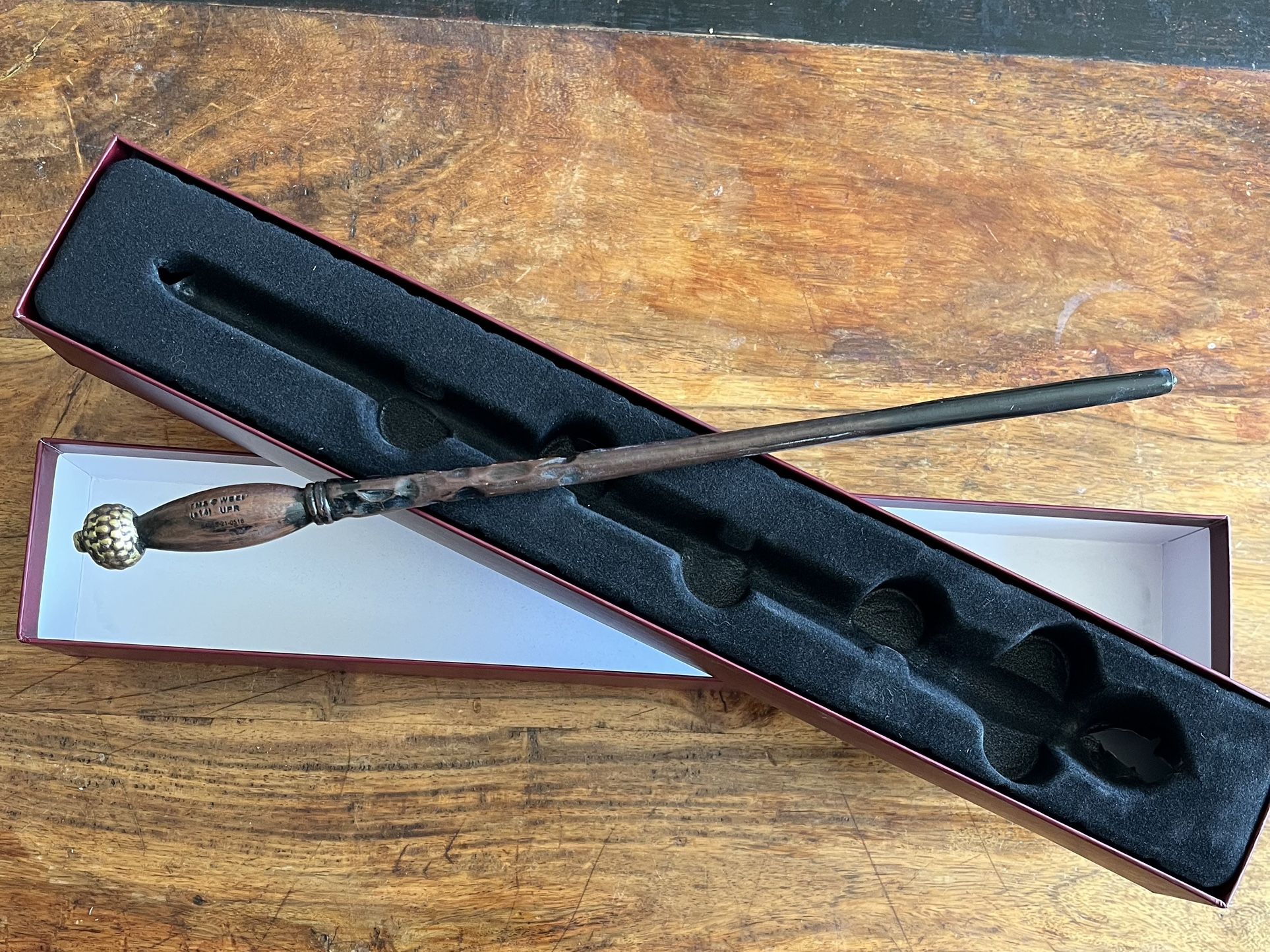 Olivander’s 11” Wand with Interactive Map From the Wizarding World of Harry Potter