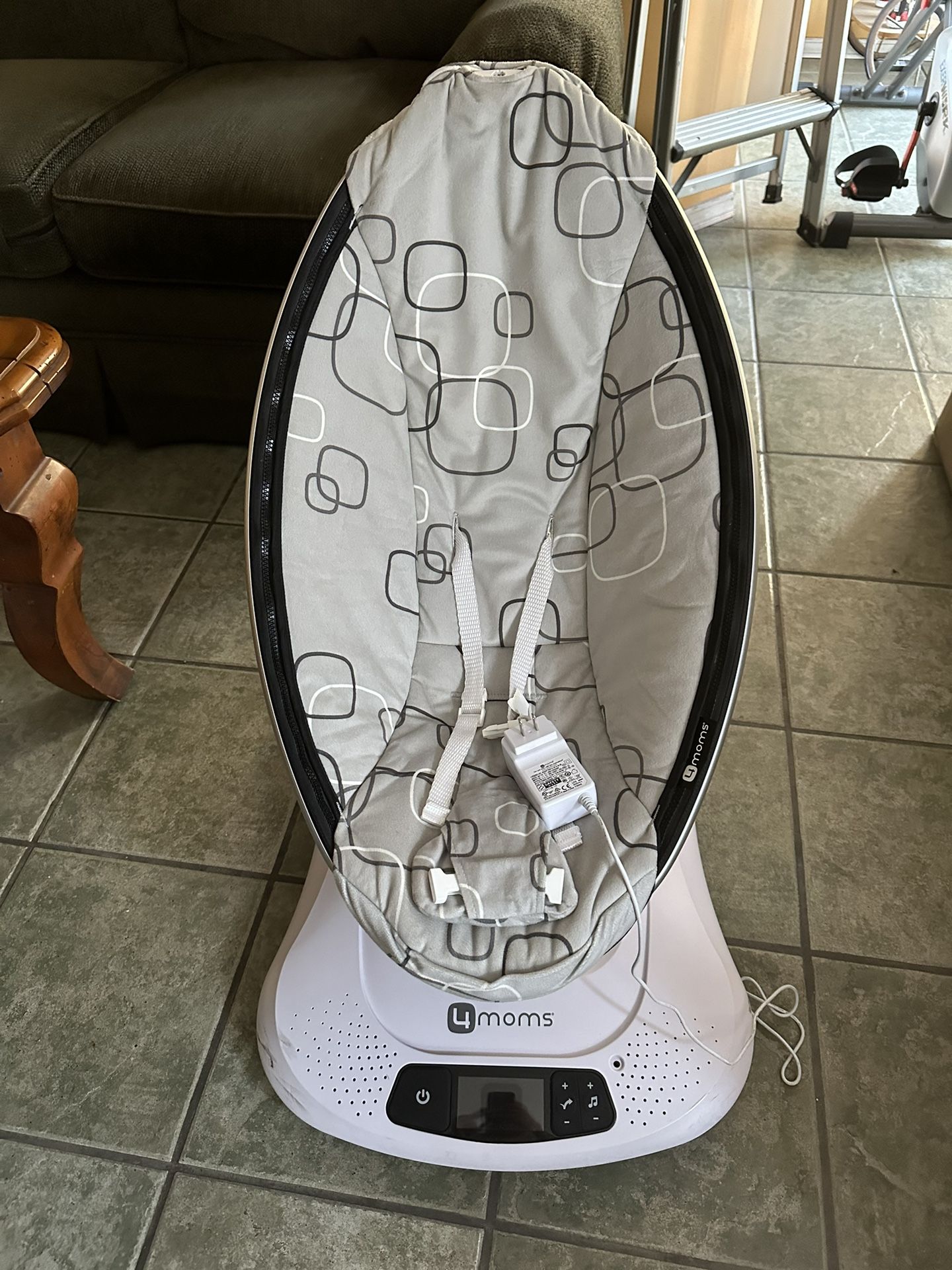 4 Moms Mamaroo Motion Baby Swing