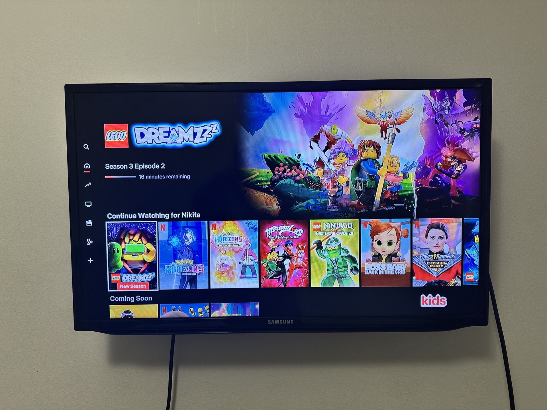 TV+Roku Box+Wall Mount