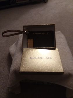 New Authentic Michael Kors Wristlet