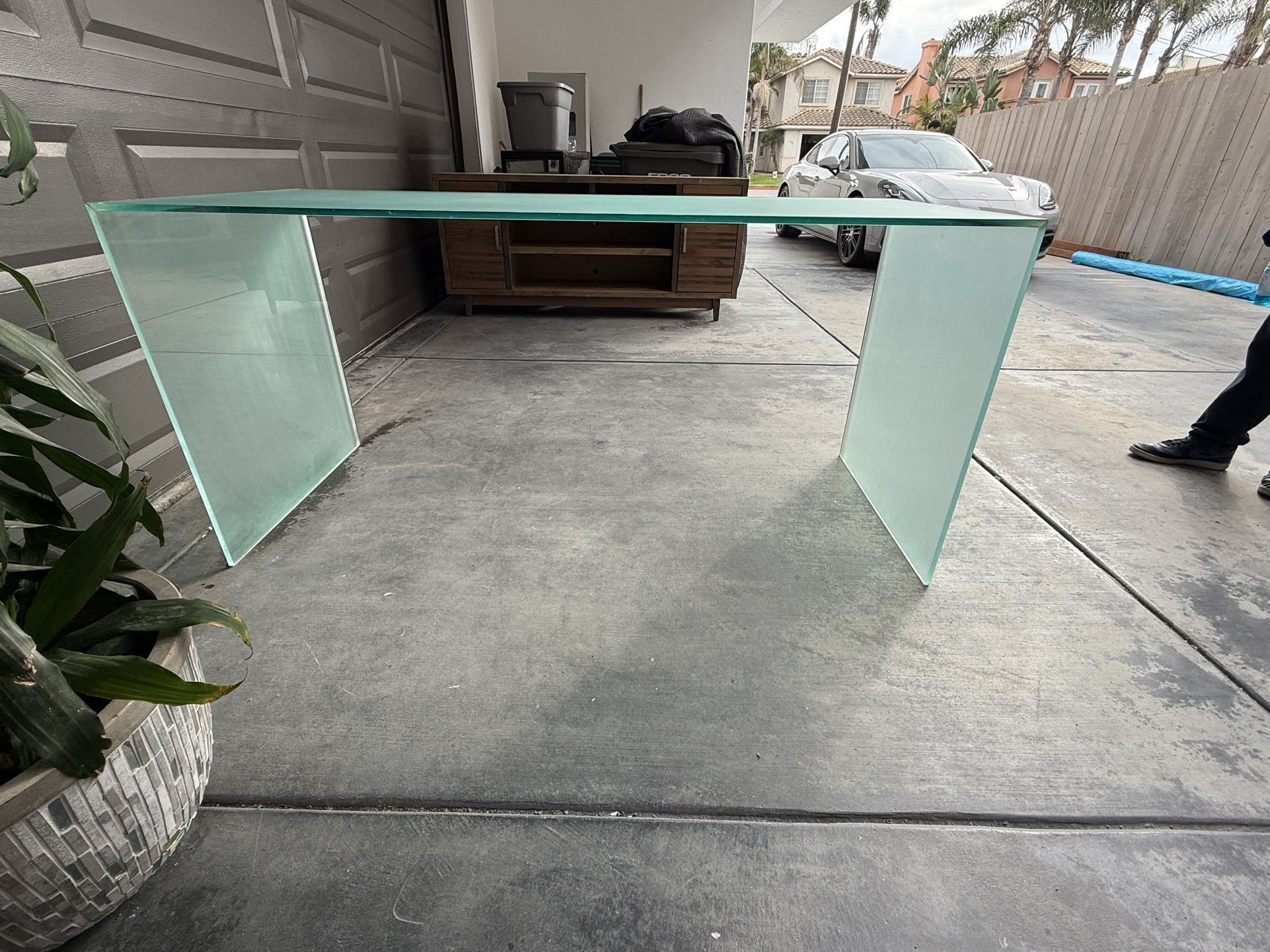 KITCHEN ISLAND / TABLE / DESK / COUNTER HIEGHT ALL GLASS