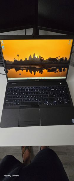 Dell Precision 3541 Workstation - 9th Gen i5 | Windows 11 ProDell Precision 3541 Workstation - 9th Gen i5 | Windows 11 Pro