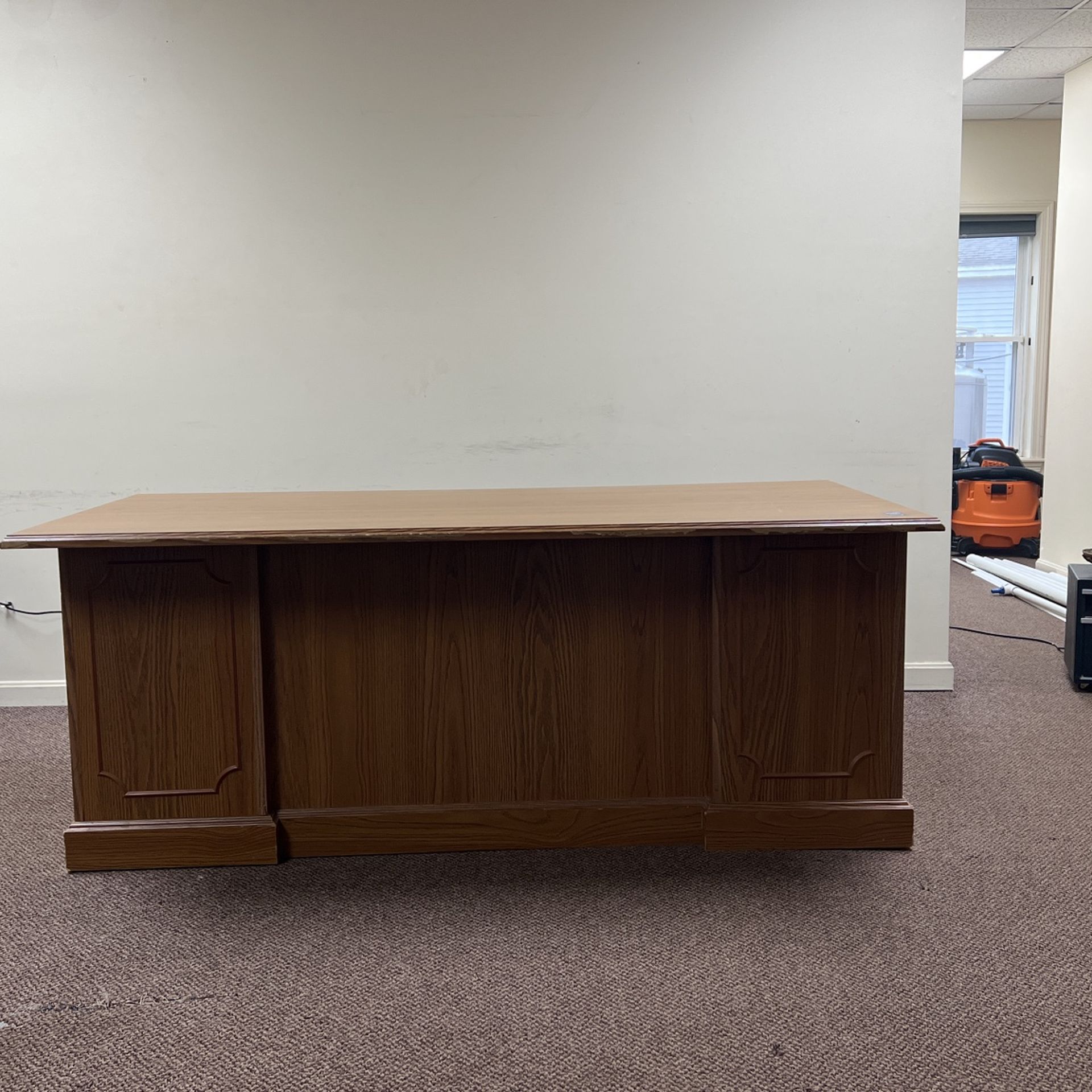 Clean & Functional Computer Desk