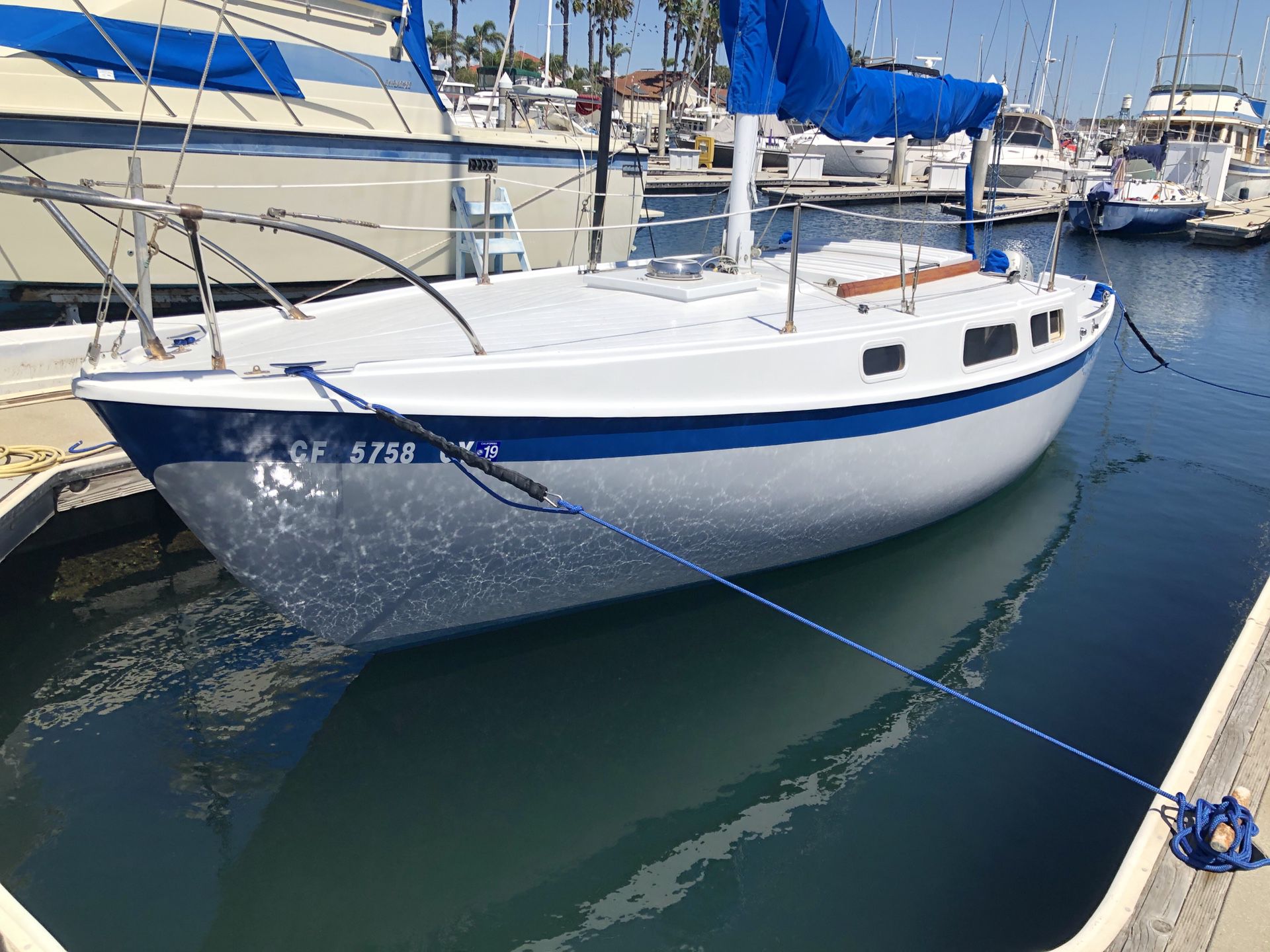CAL 25 SAILBOAT FULLY REDONE IN AND OUT IS ALL NEW