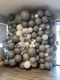 Balloon wall