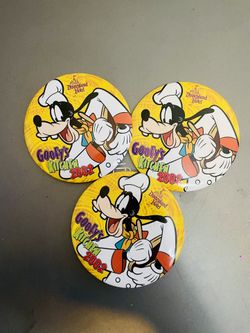 Disneyland Hotel Goofys Kitchen 2002 Pin Goofy Chef Collectible Button Badge