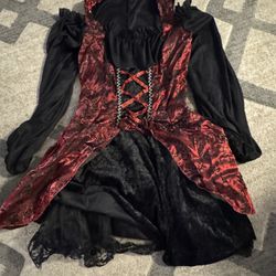 Gothic Vampiress Halloween costume dress with a corset-style top and lace details - large 12–14