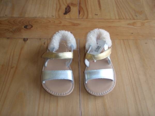 UGG Dorien Sandals - Toddler Size Large (6/7) - Brand New