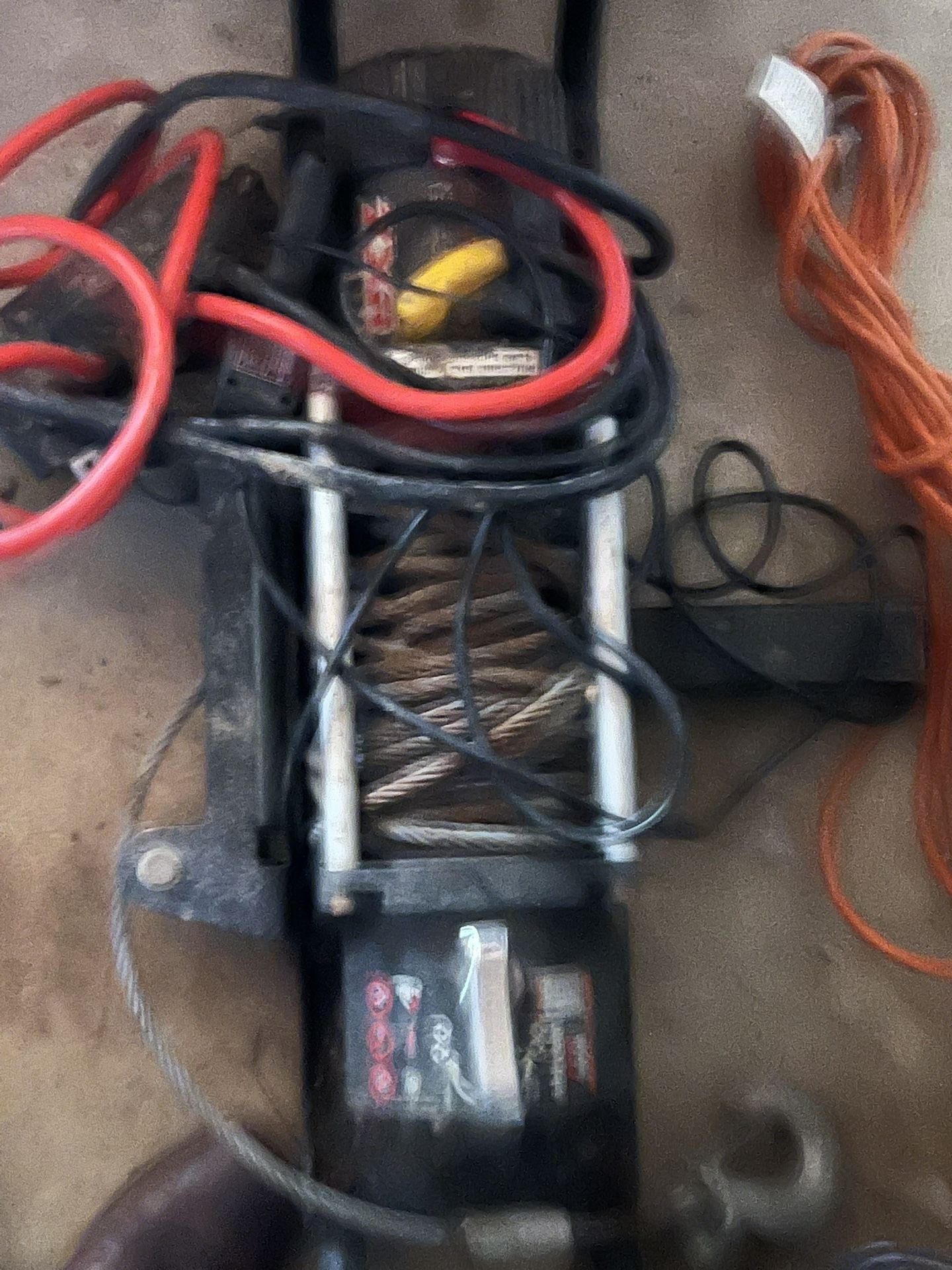 9000 Ib Winch And Hitch Receiver Mount W Remote