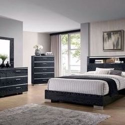 Brand New 4 PC Black/Silver Wood Grain Pattern Bedroom Set