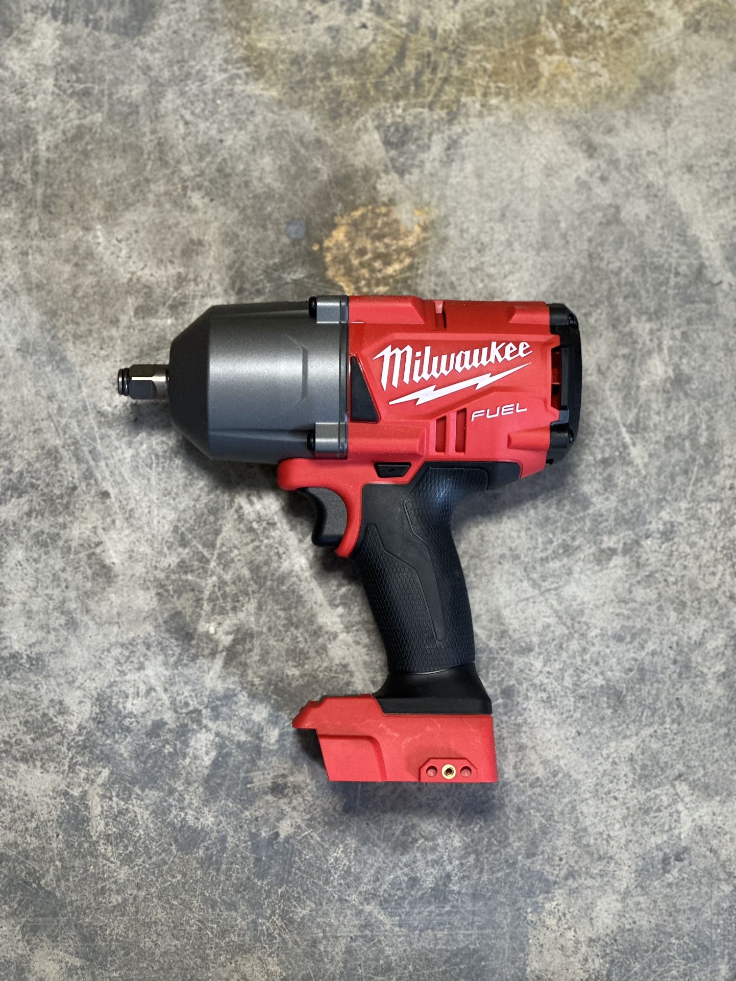 Milwaukee M18 Fuel Brushless High Torque 1400ft/lbs 1/2” Impact Wrench 🛑Tool Only/No Bateria