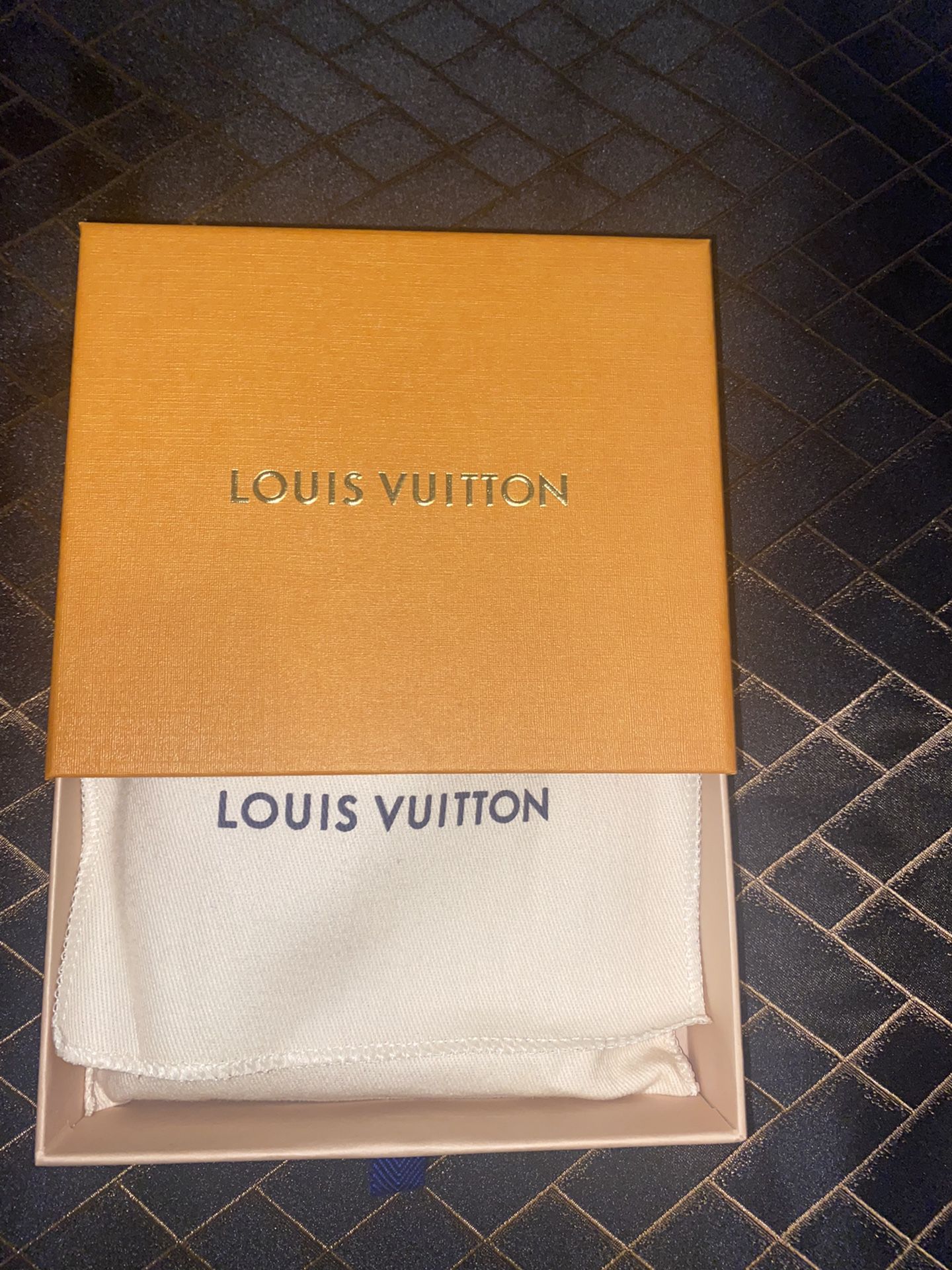 Men’s Louis Vuitton Orange Slender Wallet for Sale in Yukon, OK - OfferUp