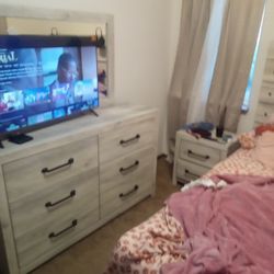 Bedroom Set And Or Let Out Couch Bed