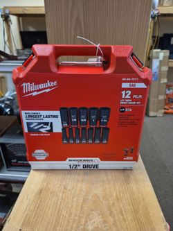 NEW Milwaukee 12 Piece 1/2" Drive Impact Socket Set 49-66-7011