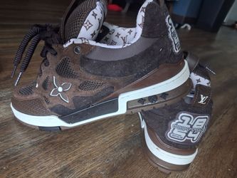 Louis Vuitton men's size 9.5 Brown and off white