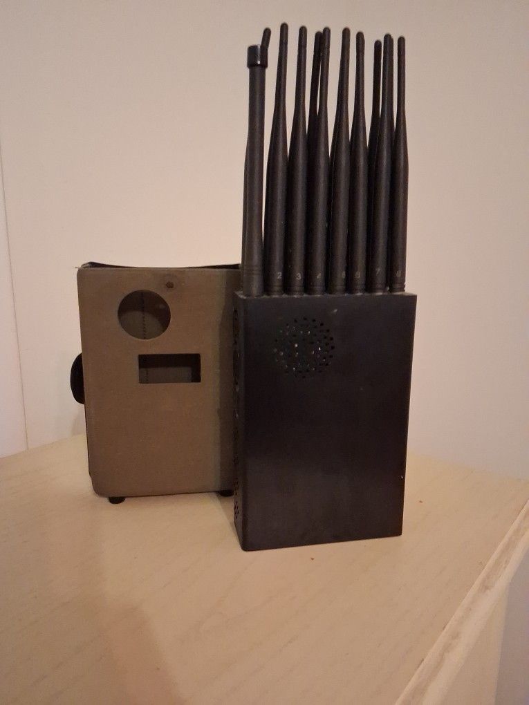 12 Antenna Portable 5G/4G/3G/LTE - WIFI & GPS/Lo-Jack SIGNAL JAMMER