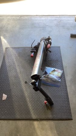 Yakima trailer hitch bike rack.  Bobble down w/ armlock