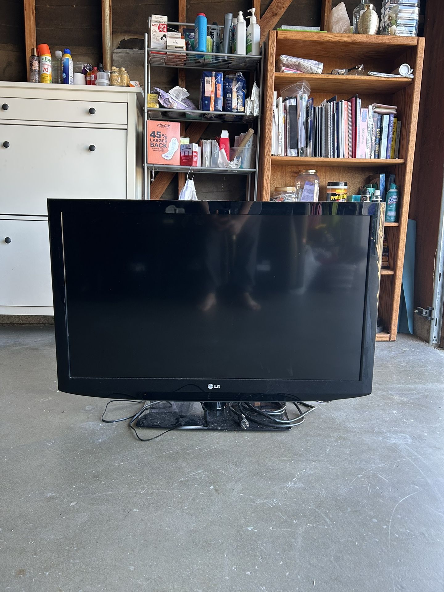 STEAL PRICE - LG TV 40 Inch - We Can Deliver