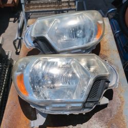 2015 Toyota Tacoma Headlight Assemblies