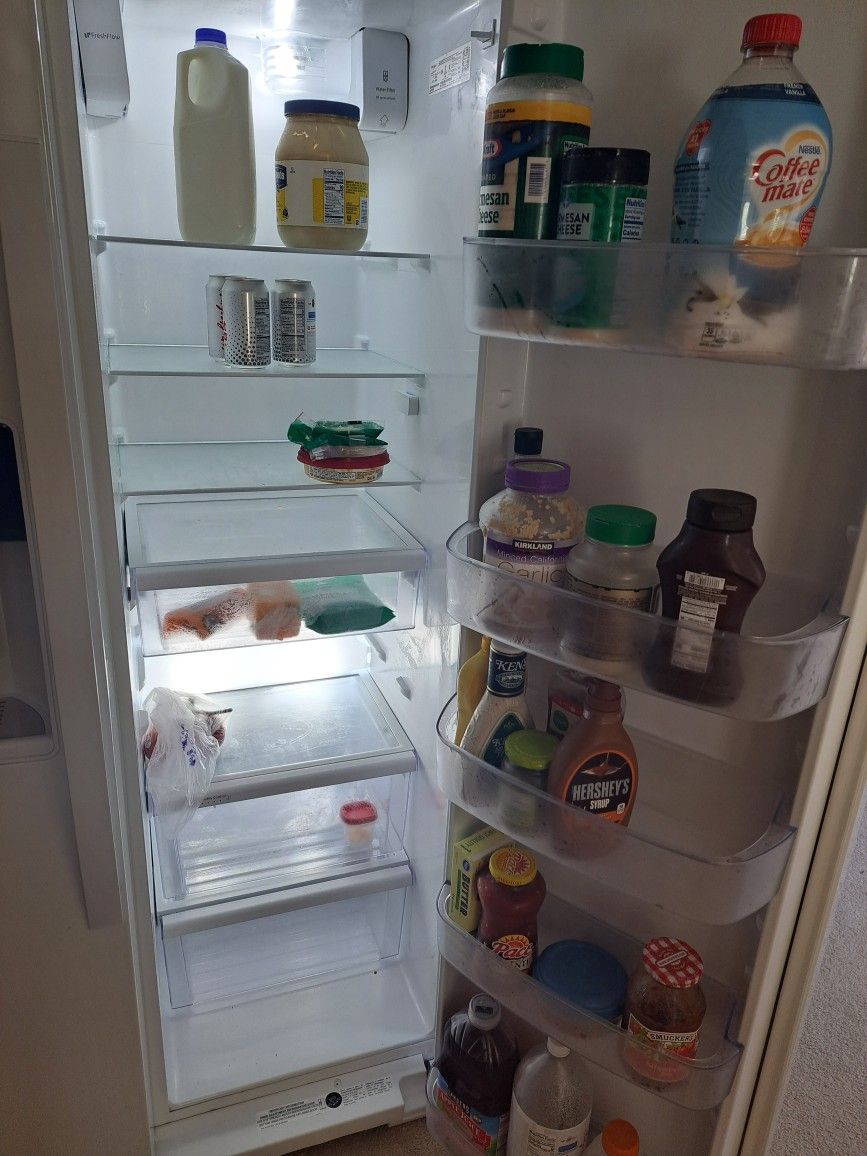 Whirlpool Counter Depth Fridge for Sale in Lynnwood, WA OfferUp