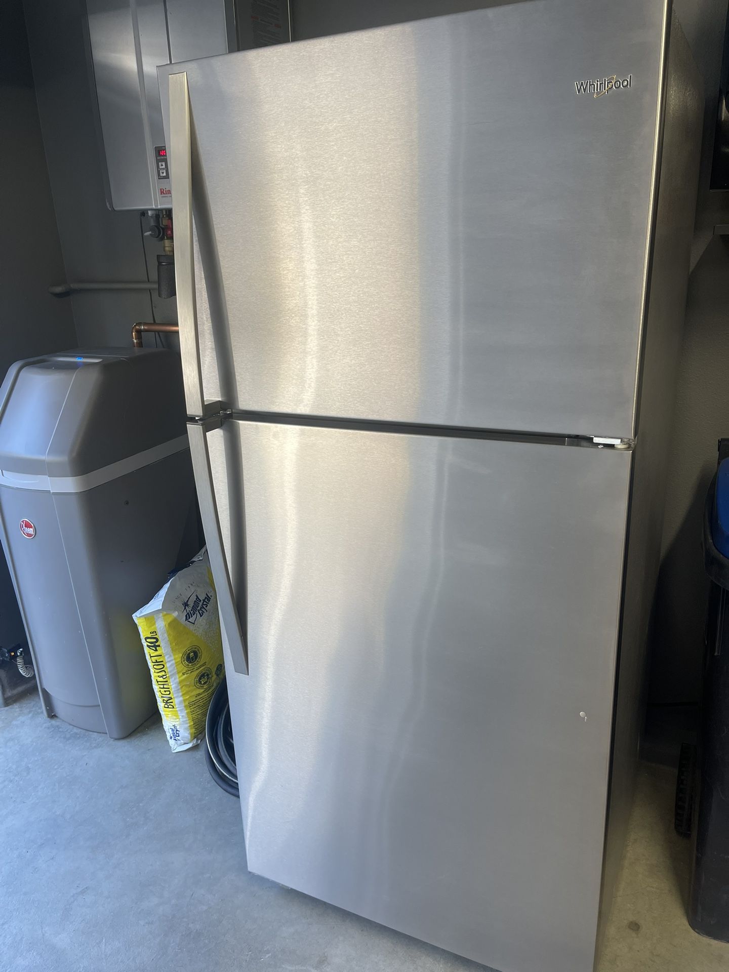 Whirlpool 14 Cu Ft Fridge - PENDING