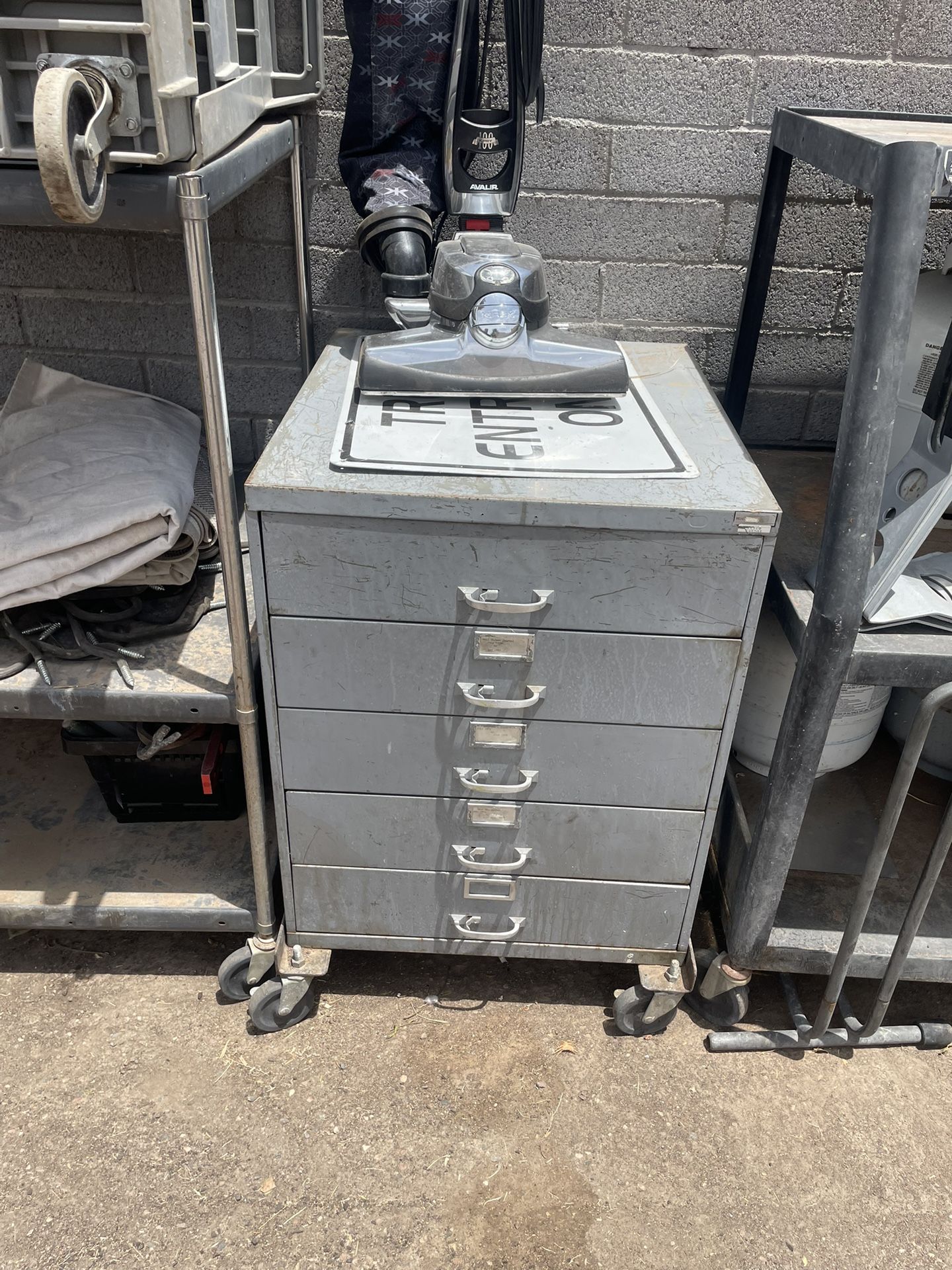 Metal Box W Wheels