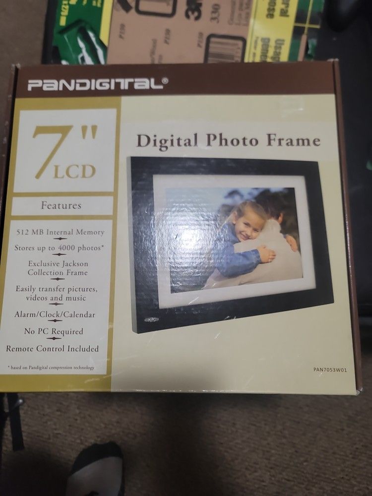 7" LCD digital photo frame