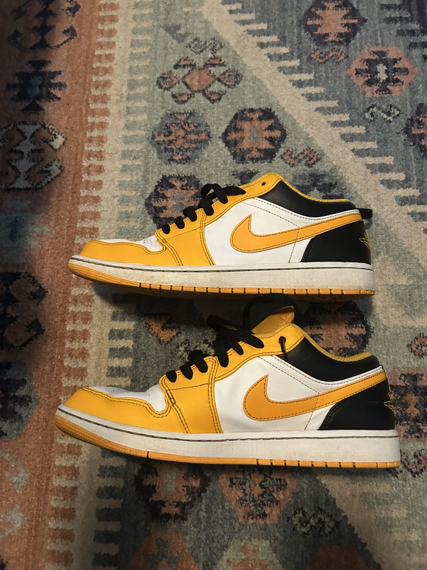 Jordan 1 Low “Taxi White”