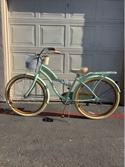 Pre-owned Huffy 26” Classic cruiser bike bicycle with basket and cup holder
