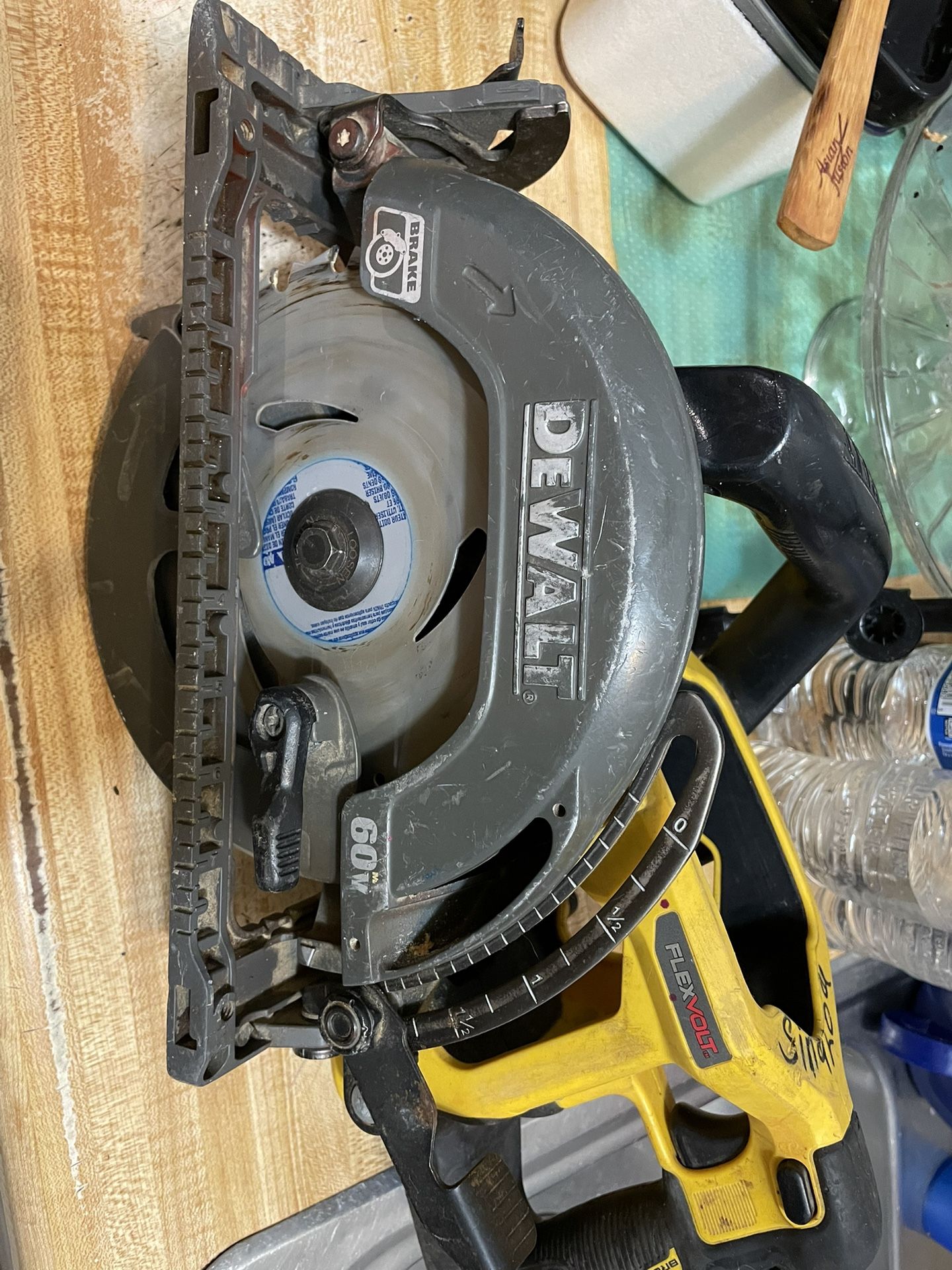 Cerrucho Dewalt Flex 60 Vol Tool Only