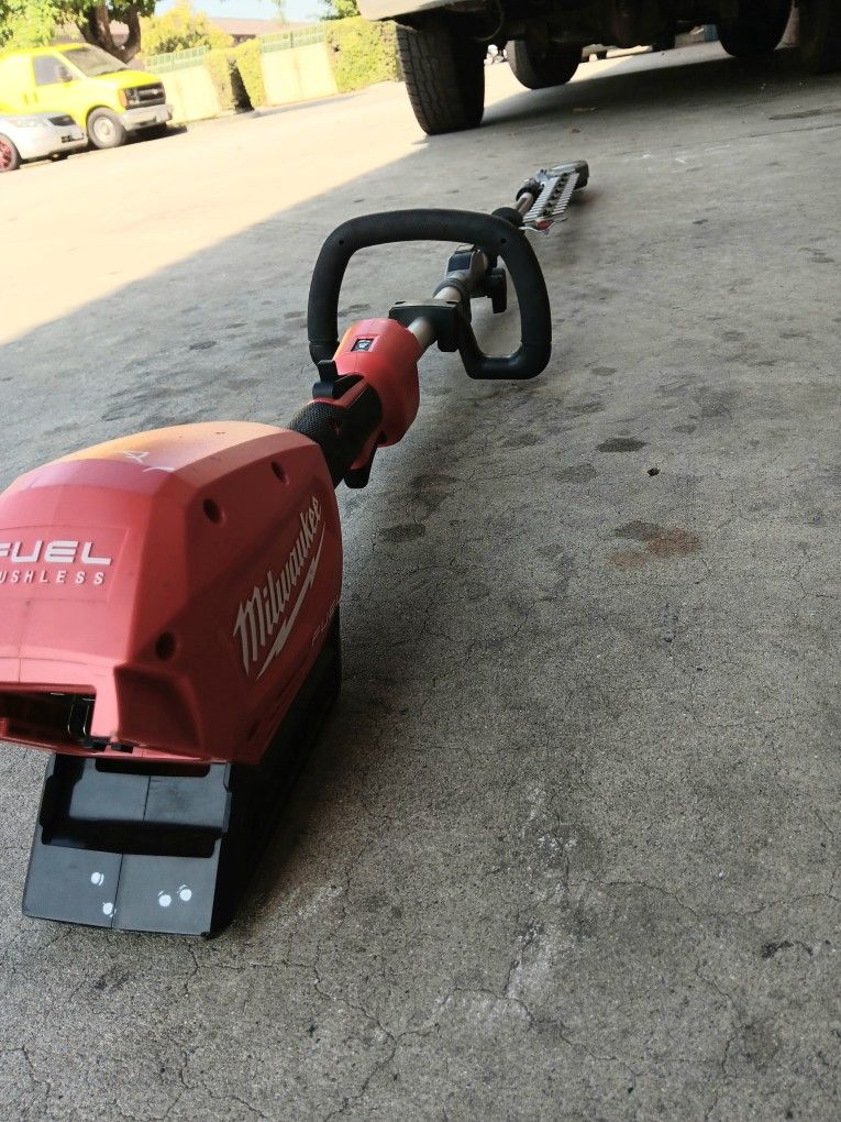 Milwaukee M18 FUEL Hedge Trimmer. Tool-Only