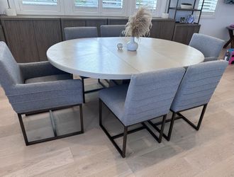 Universal Round Dining Table & Chairs With Extensión Leaves Set