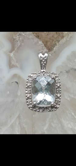 10 k Aquamarine and diamond pendant