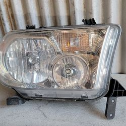 2007-2013 Toyota Tundra Headlight Passenger Right Side OEM 
