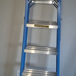 WERNER Stepladder: 6 ft Ladder Size, Fiberglass, 375 lb Load Capacity, 24 lb Wt, 3.8 ft Standing Ht