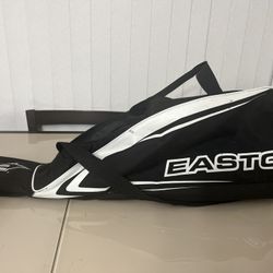 Easton Bat Equipment Baseball Softball Bag Black. Pre owned in good condition with some cosmetic blemishes. These blemishes come in the form of scuffs