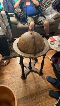 Fancy globe for glass containers