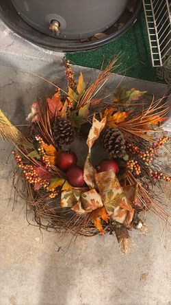 FREE TONS OF HOLIDAY DECORATIONS!!