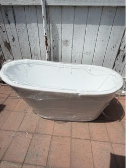 Acrylic bath tub